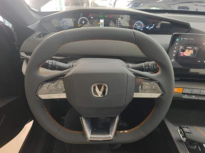Changan UNI-V 2024 i DD 136km — фото 8