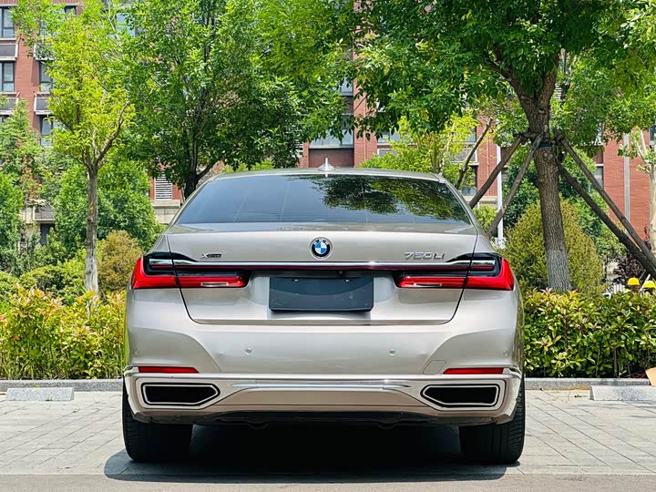 BMW 7 Series 750Li xDrive — фото 15