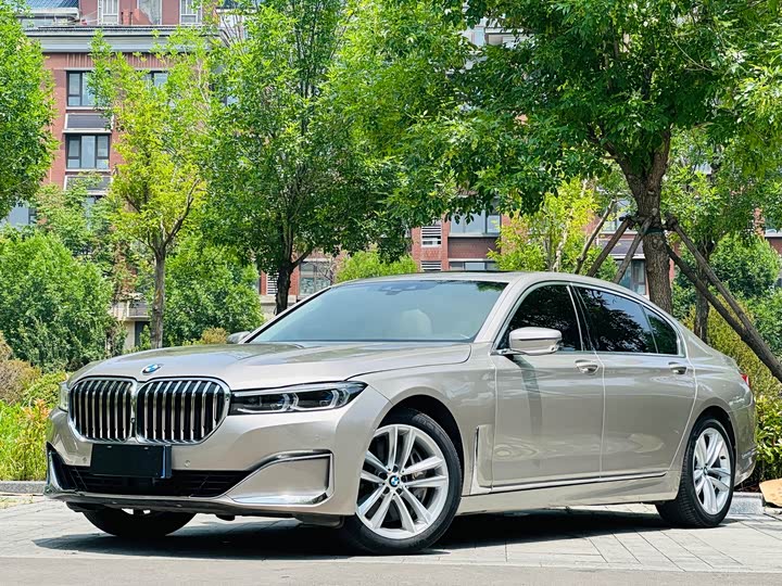 BMW 7 Series 750Li xDrive — фото 13
