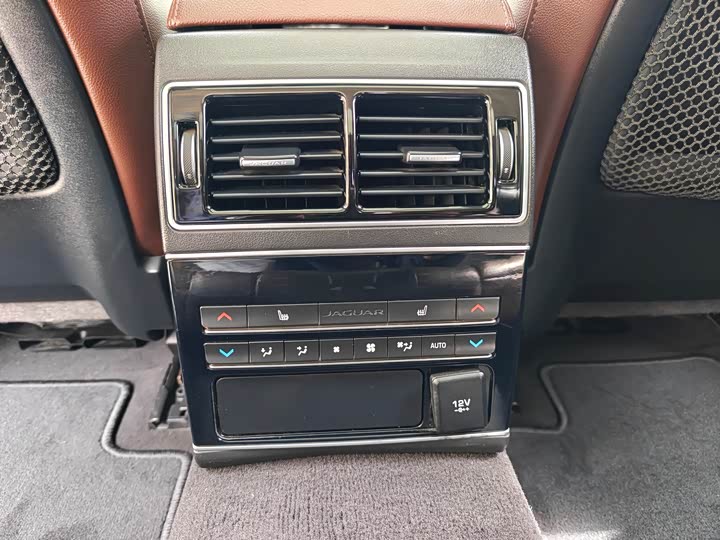 Jaguar XFL 2019 XFL 2.0 T 250 PS 2 WD — фото 10