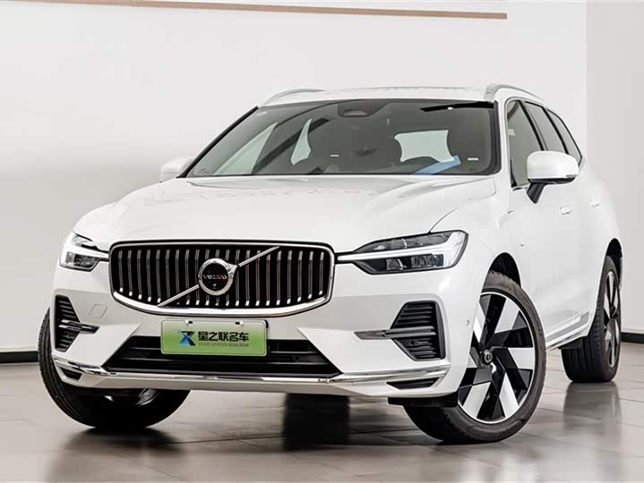 Volvo XC60 Hybrid 2025 Hybrid 4 WD — фото 2