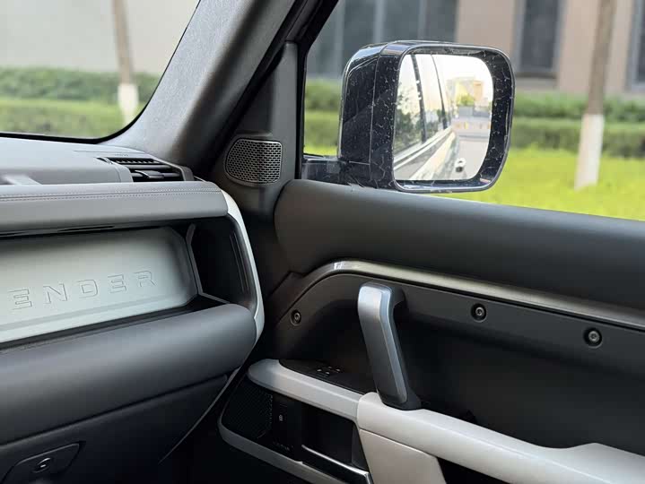 Land Rover Defender — фото 11