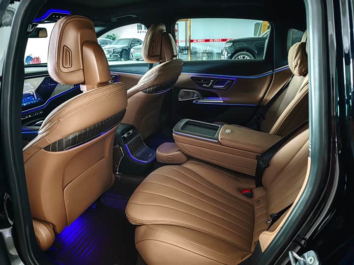 Mercedes-Benz E-Class 2024 E 300 L Luxury — фото 8