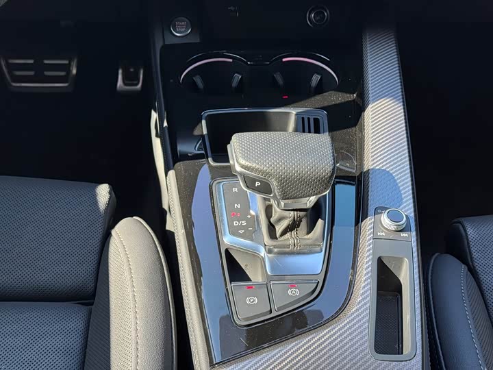 Audi A4L 2024 40 TFSI quattro RS — фото 13