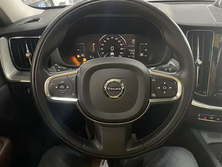 Volvo XC60 2020 T 5 4 WD — фото 8