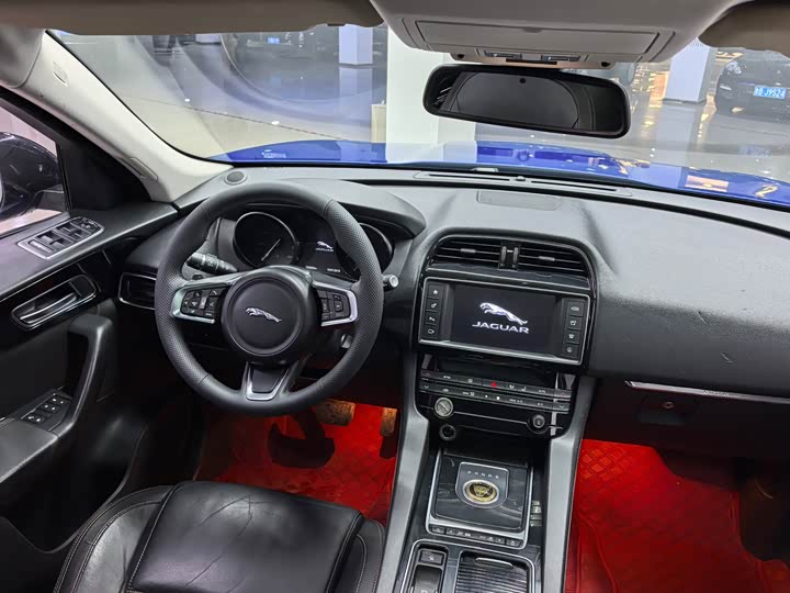 Jaguar F-PACE 2018 2.0 T 4 WDR-Sport — фото 11