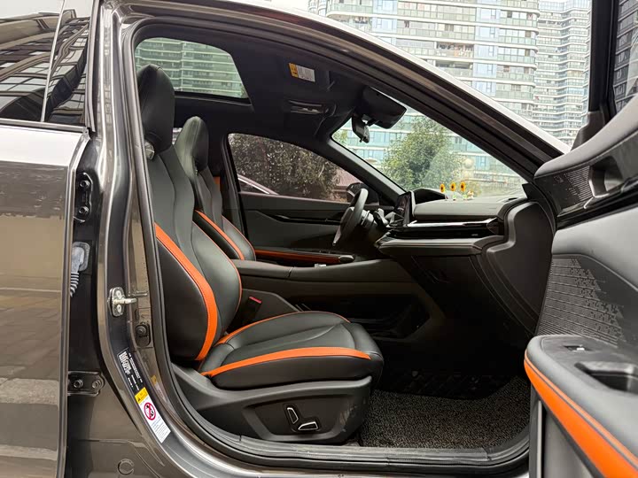 Changan UNI-V 2023 1.5 T Premium — фото 8