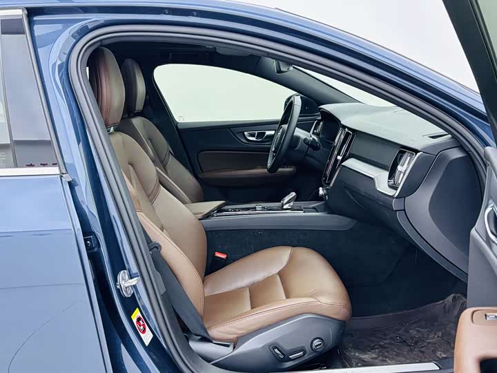 Volvo S60 2022 B 4 — фото 8