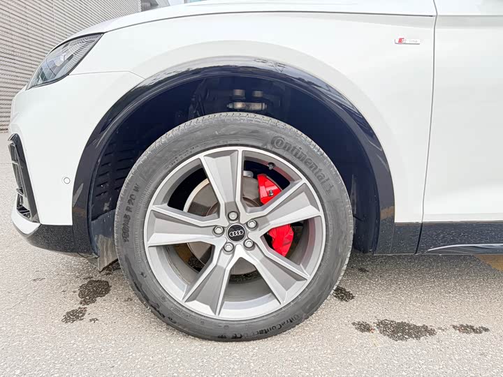 Audi Q5L Sportback 2024 40 TFSI Luxury — фото 3