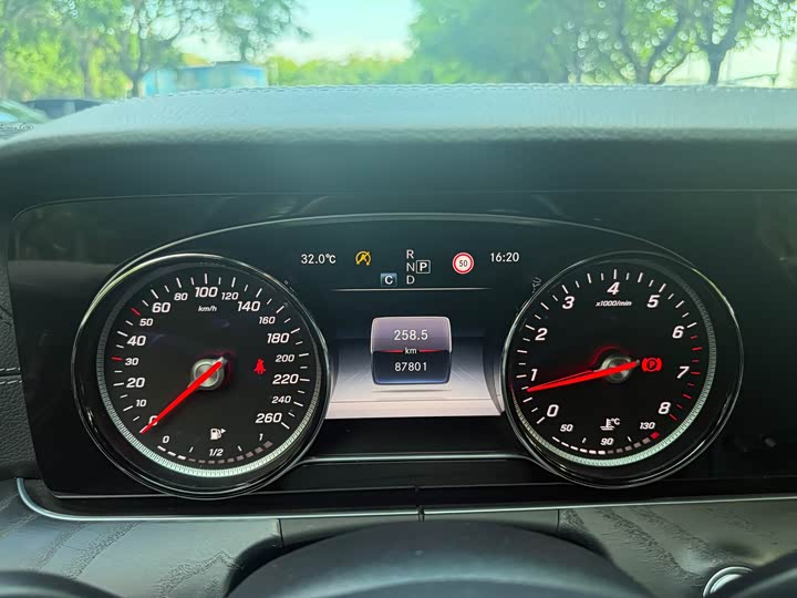 Mercedes-Benz E-Class 2017 E 200 4 MATIC — фото 9