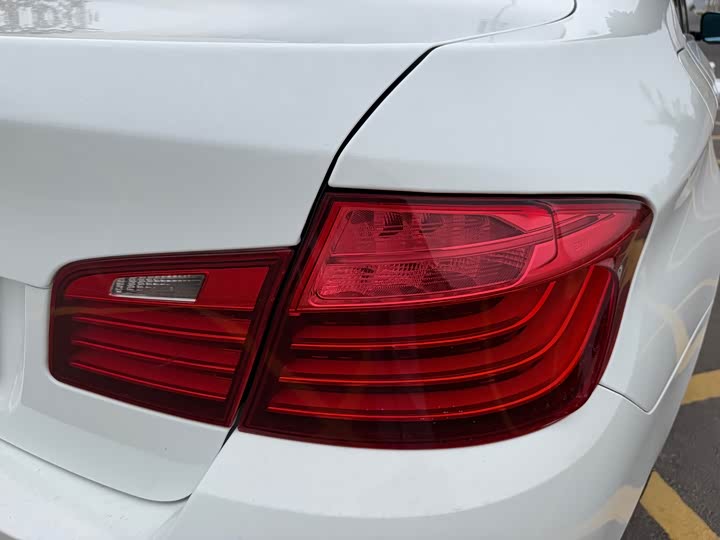 BMW 5 Series 525Li — фото 19