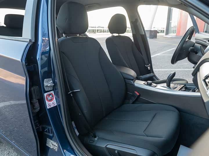BMW 1-Series 2015 120i Leading — фото 41