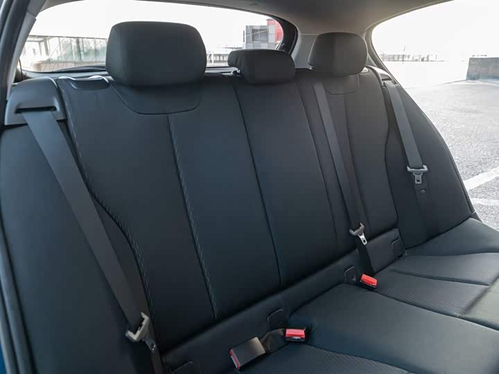 BMW 1-Series 2015 120i Leading — фото 54