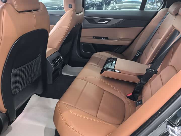 Jaguar XEL 2023 2.0 T 250 PS R-DYNAMIC S — фото 10