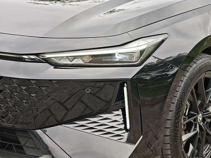 Changan UNI-V 2024 1.5 T Premium — фото 7
