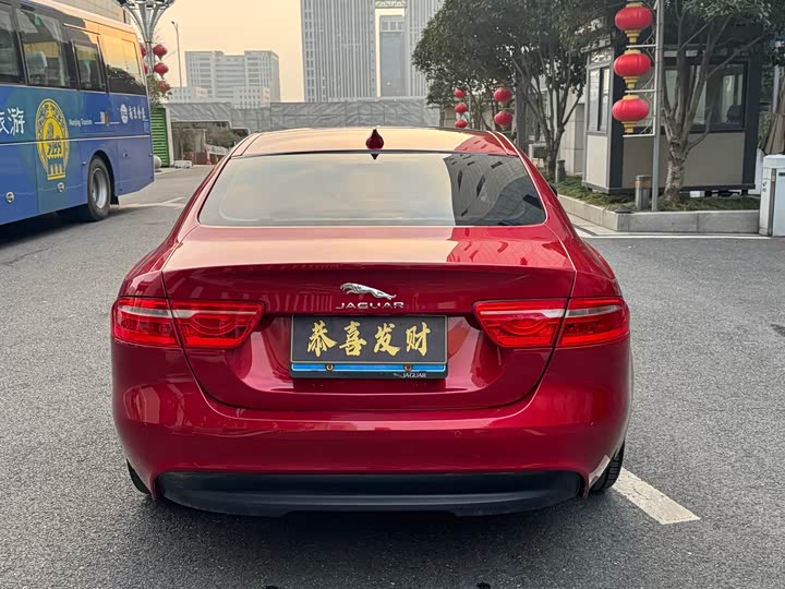 Jaguar XE 2015 2.0 T 200 PS R-Sport — фото 8