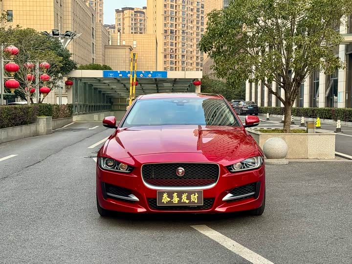 Jaguar XE 2015 2.0 T 200 PS R-Sport — фото 5