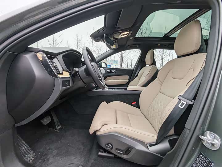 Volvo XC60 2026 B 5 4 WD — фото 25