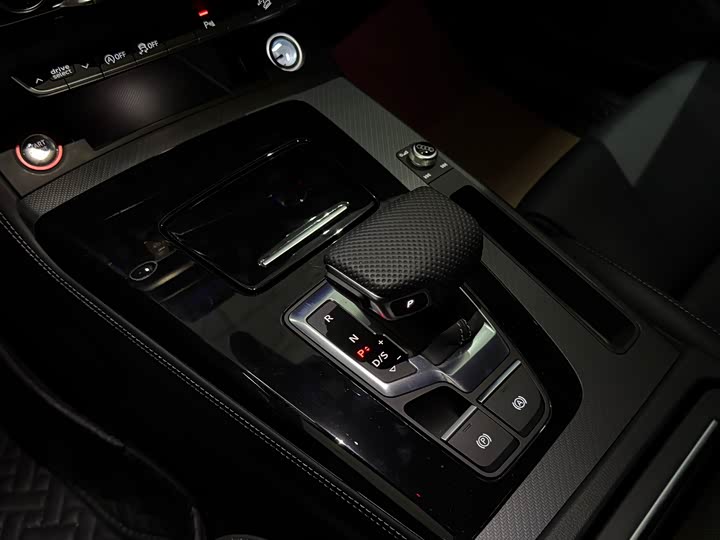 Audi Q5L 40 TFSI люкс-динамик — фото 13
