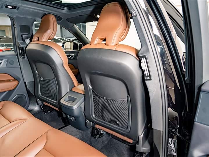 Volvo XC60 2025 B 5 4 WD — фото 20