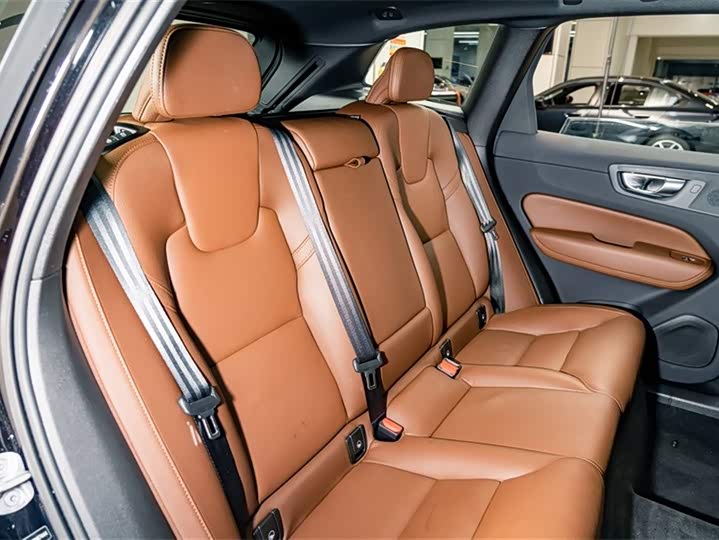 Volvo XC60 2025 B 5 4 WD — фото 22