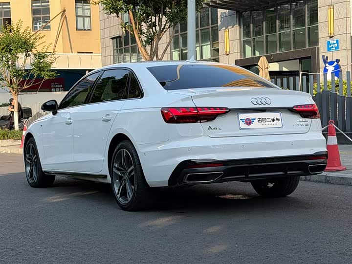 Audi A4L 2022 40 TFSI — фото 4
