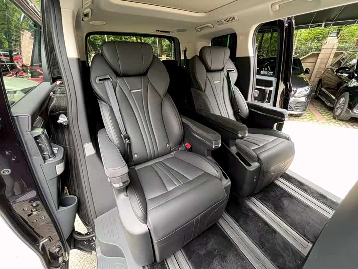 Hongqi HQ9 PHEV 2024 2.0 T 4 WD — фото 11