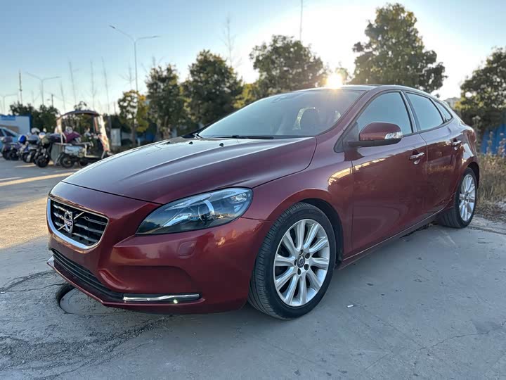 Volvo V40 2015 1.6 T — фото 1