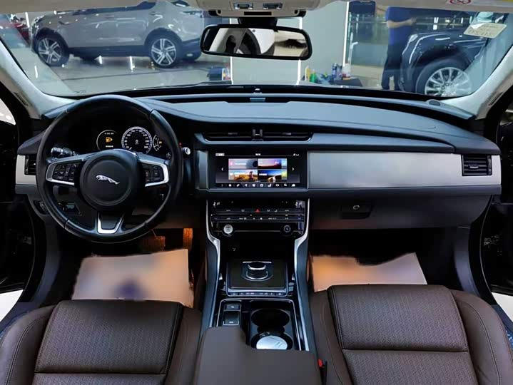 Jaguar XFL 2018 XFL 2.0 T 250 PS — фото 14