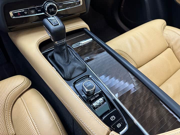 Volvo XC90 2015 T 6 7 — фото 17
