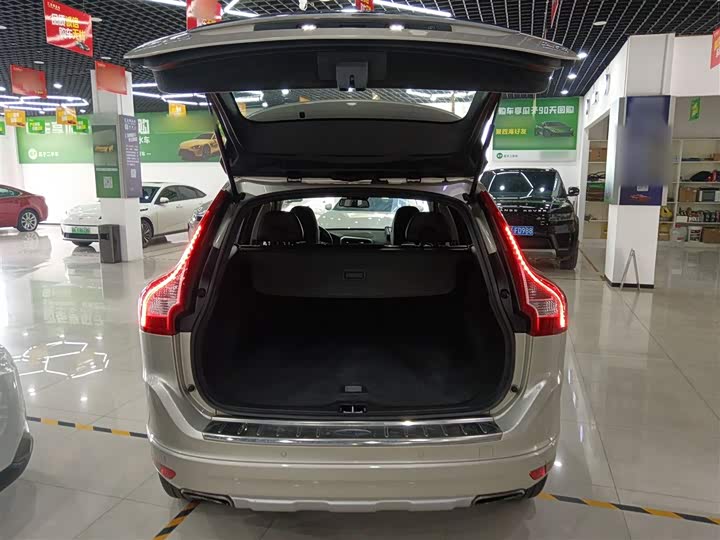 Volvo XC60 2017 T 5 AWD — фото 9