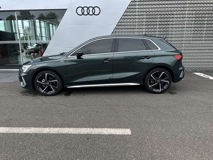 Audi A3 Sportback 35 TFSI спорт — фото 2