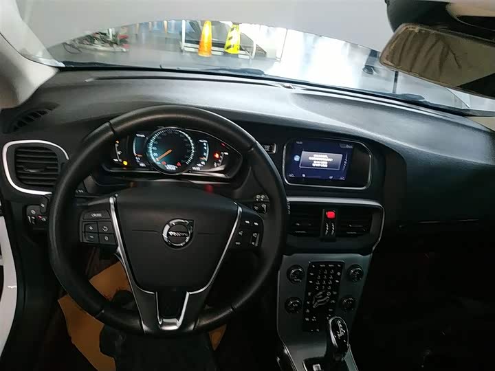 Volvo V40 2019 T 3 — фото 10