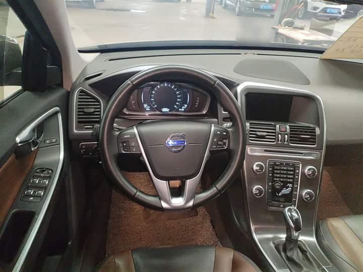Volvo XC60 2016 T 5 — фото 7