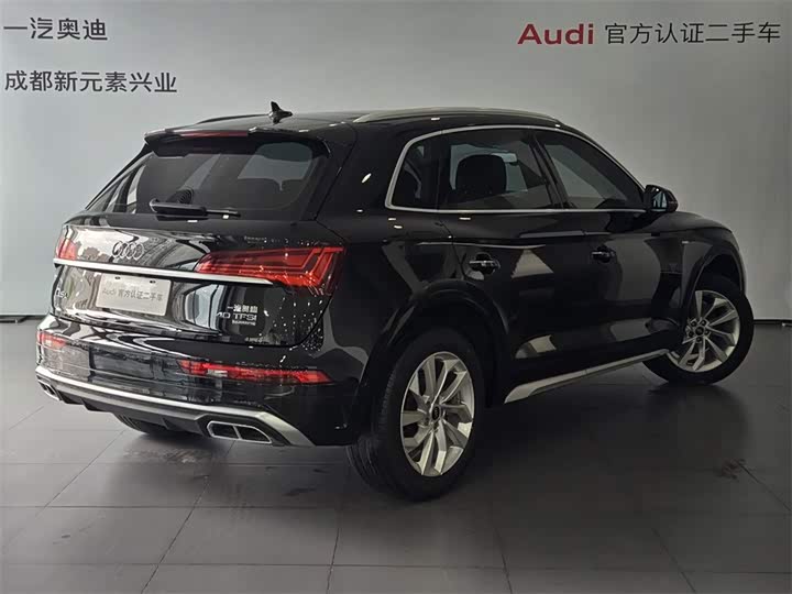 Audi Q5L 2022 40 T — фото 4
