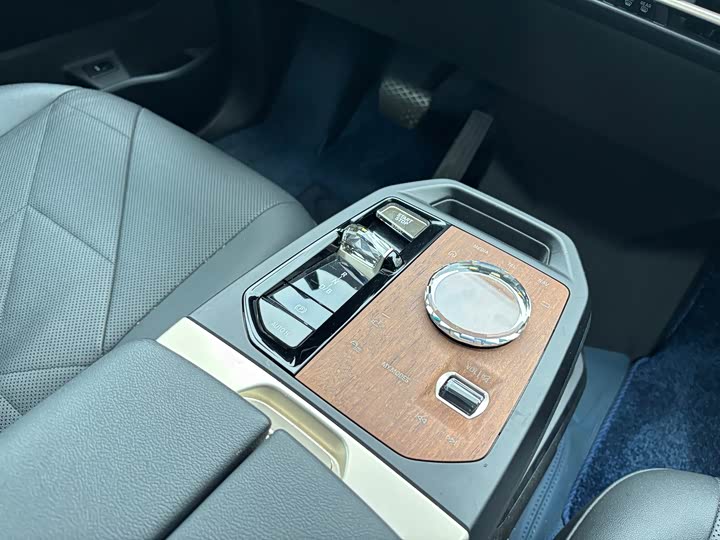 BMW i 2022 x Drive 40 — фото 15