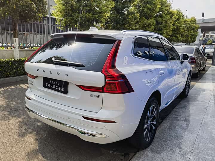 Volvo XC60 2023 B 5 4 WD — фото 3