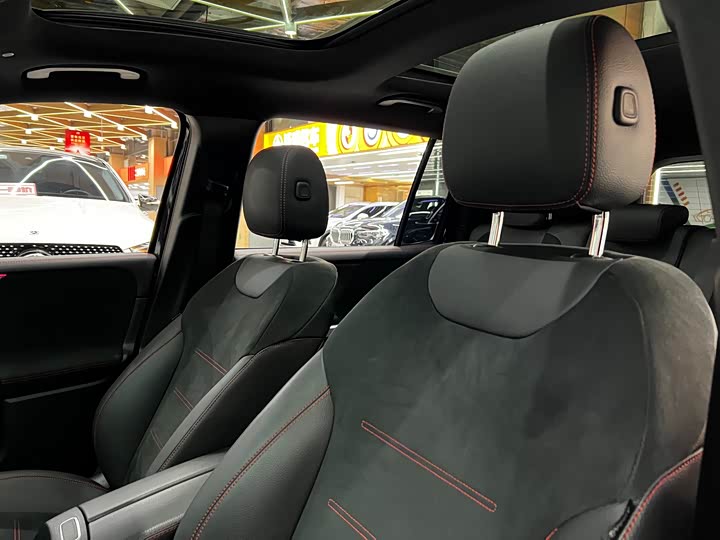 Mercedes-Benz GLB 2024 AMG GLB 35 4 MATIC — фото 14