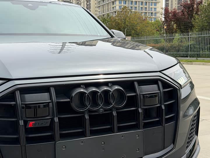 Audi SQ7 2024 4.0 TFSI — фото 22