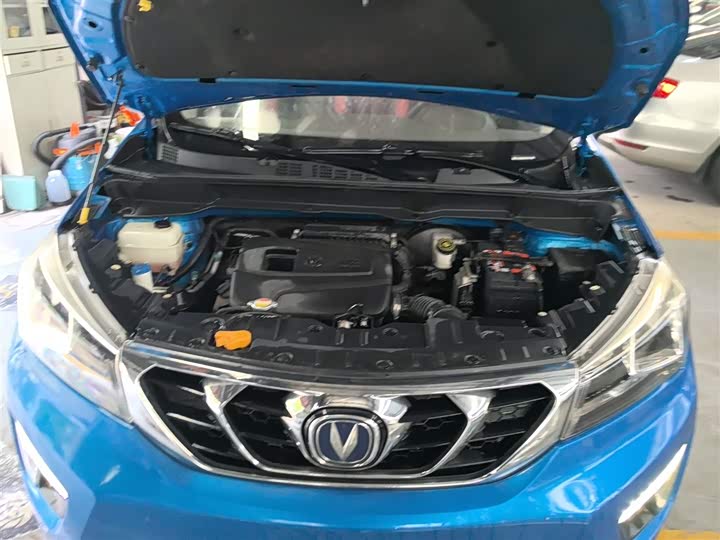 Changan CS15 2016 1.5 L MT — фото 20