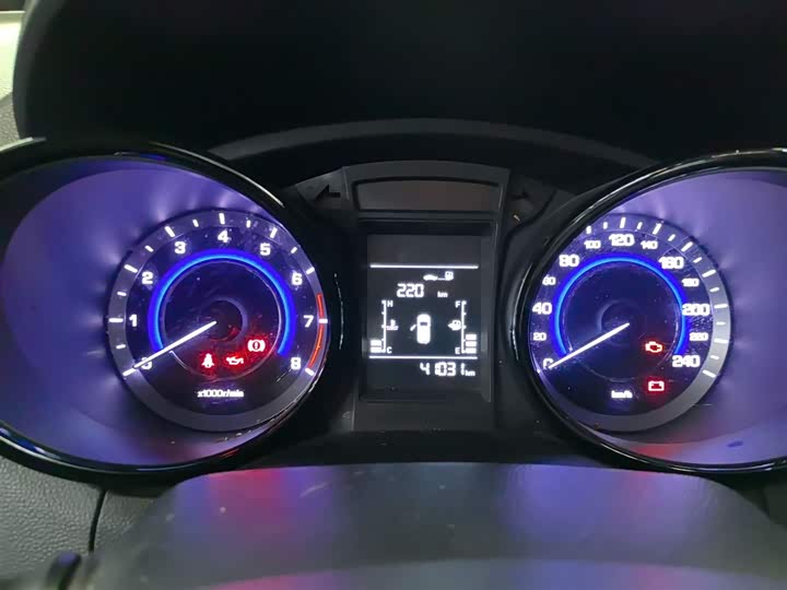 Changan CS15 2016 1.5 L MT — фото 12