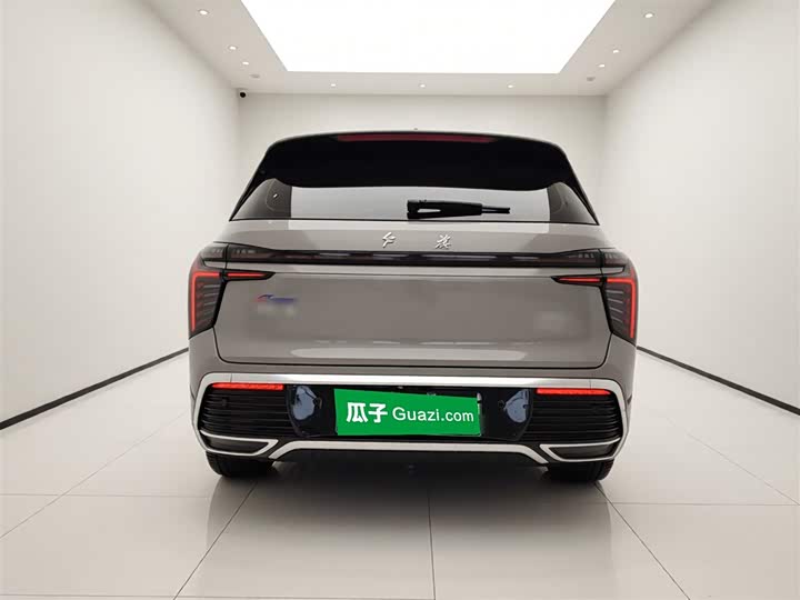 Hongqi HS3 PHEV 2024 115km — фото 6