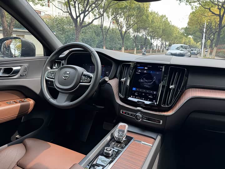 Volvo XC60 2022 B 5 4 WD — фото 12