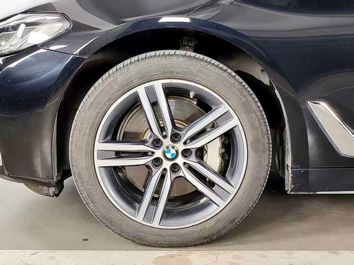 BMW 5-Series 2023 530 Li x Drive — фото 4