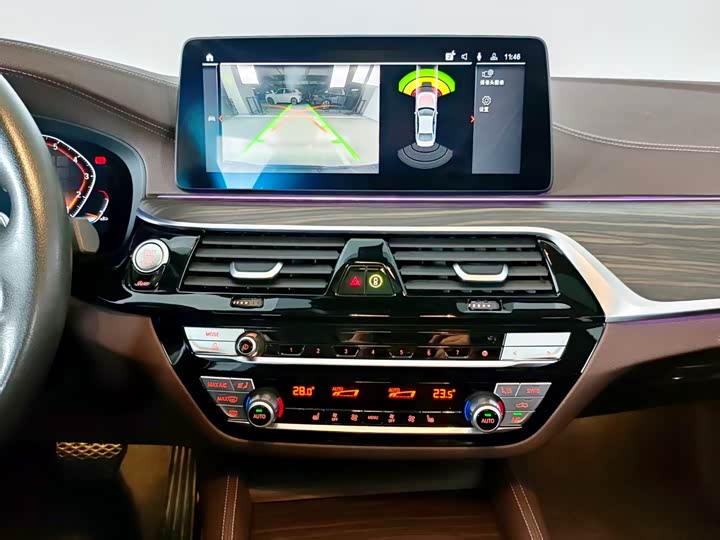 BMW 5-Series 2023 530 Li x Drive — фото 12