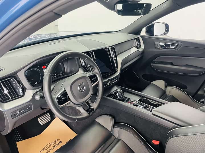 Volvo XC60 Hybrid 2021 T 8 E Hybrid — фото 6