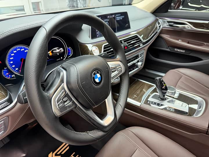 BMW 7-Series 2016 730 Li Leading — фото 16