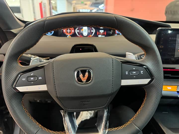 Changan UNI-V 2024 1.5 T — фото 5