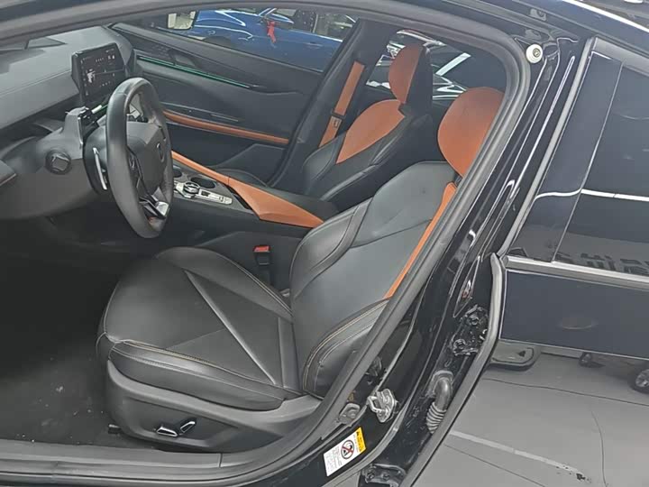 Changan UNI-V 2022 1.5 T Premium — фото 15