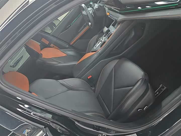 Changan UNI-V 2022 1.5 T Premium — фото 25
